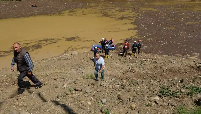 Trabzon'da Sel Felaketi: Evinde Su Tahliye Eden Adamın Dramı