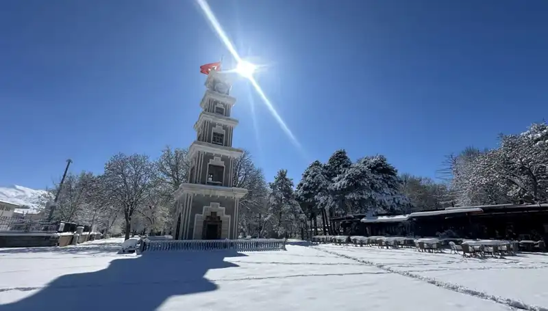 Erzincan'da Nisan Ayı Kışa Yenik Düştü: Kar Manzaraları Şaşırttı