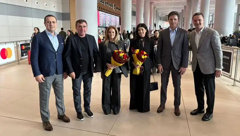 Hagi ve Popescu'nun Unutulmaz İstanbul Buluşması: Futbol Legendaları Bir Araya Geldi