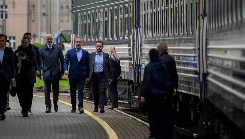 Dışişleri Bakanı Fidan, Ukrayna’da Diplomatik Temaslarda Bulundu