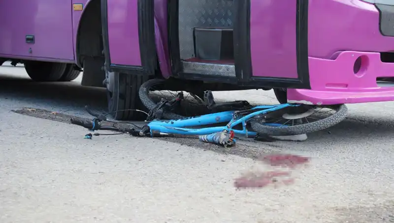 Küçük Çocuğun Bisiklet Kazası: Otobüsün Altında Kalarak Hayatını Kaybetti