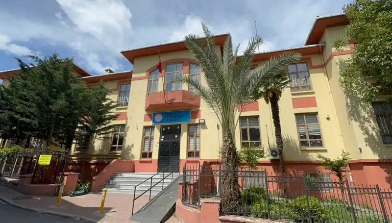 Deprem Yıkımının Ardından Okullarda Tedbir: 4 Eğitim Kurumu Boşaltıldı
