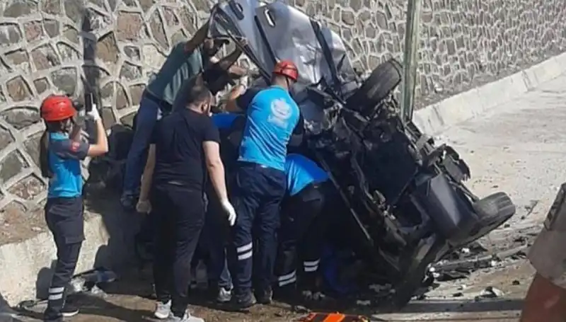 Tunceli'de Kafa Kafaya Çarpışma: 2 Araçta Yaralılar Var!