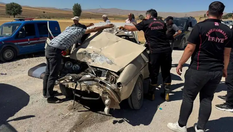 Kahramanmaraş’ta Trafik Kazası: Kamyonet ve Otomobil Çarpıştı, Yaralılar Var!