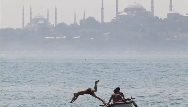 Aşırı Sıcak Hava Dalgası Kapıda: 44 Derecelere Kadar Yükselecek!
