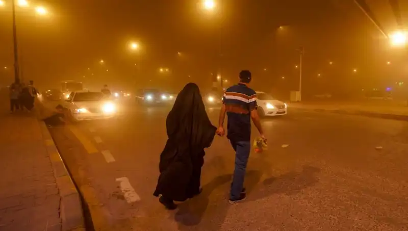 Irak'ta Şiddetli Kum Fırtınası: Havalimanları Kapatıldı, Hastaneler Dolu