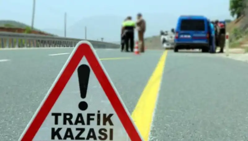 Otomobil ve Hafif Ticari Araç Çarpıştı: 6 Hayat Kaybı, 5 Yaralı
