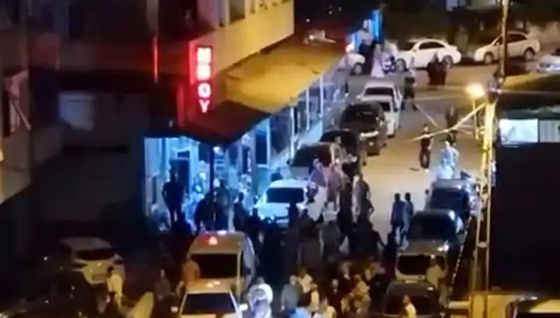 Düğün Kutlamasında Şok Anlar: Kalabalığın İçine Dalma Olayı