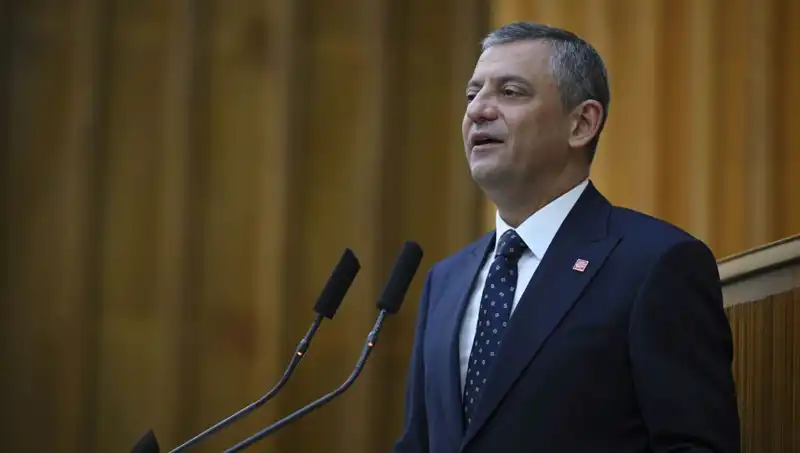CHP Kurultay Davası: Özel'den Sert Tepki ve Siyasi Gelişmeler