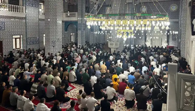 Iğdır’da İlk Bayram Namazı Coşkuyla Kılındı