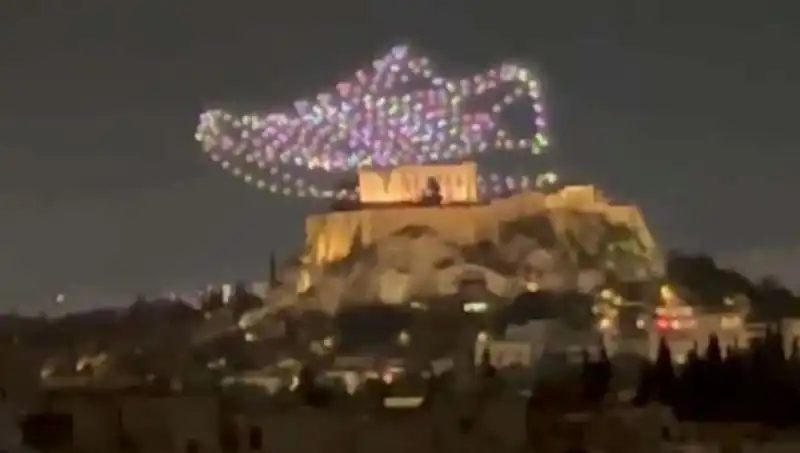 Akropolis Üzerinde Drone ile Reklam: Yasal Soruşturma Başlatıldı
