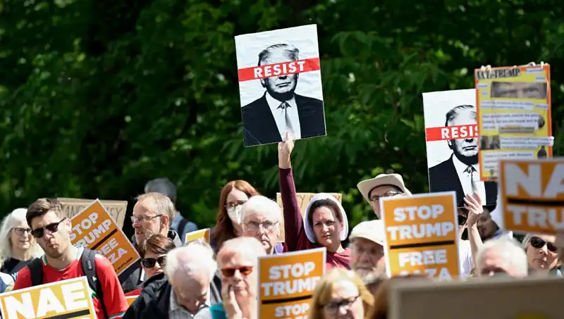 Trump’ın İskoçya Ziyareti Protestolarla Gölgelendi: Golf Sahasında Gergin Anlar