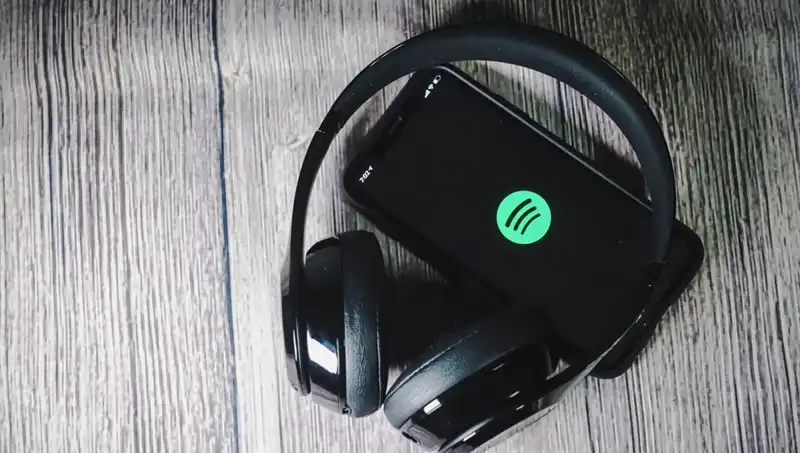 Ölülerin Sesleri: Spotify’ın Yapay Zeka ile Yeniden Hayat Bulması