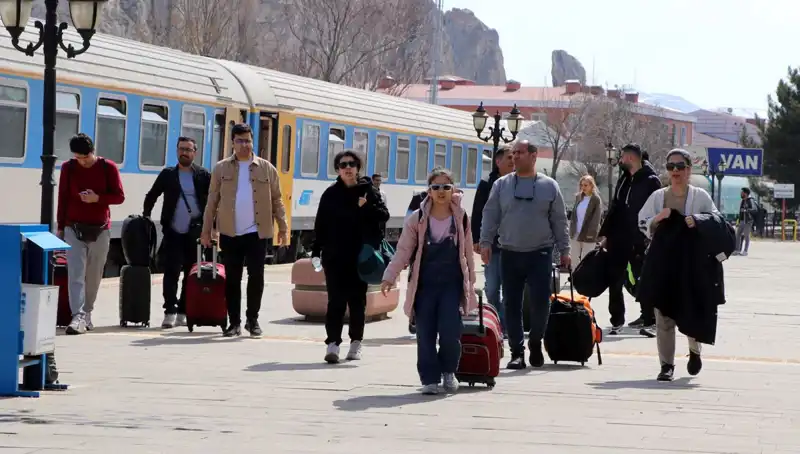 İranlı Turistlerin Nevruz Kutlamaları İçin Van'a Yoğun Akını Bekleniyor
