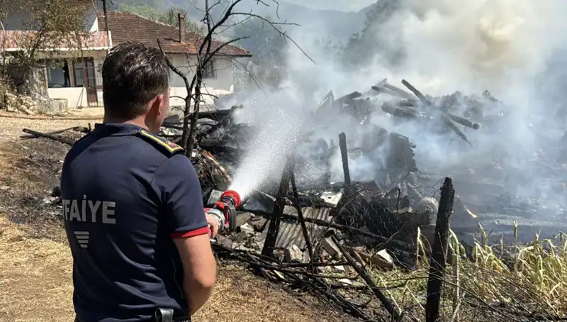 Evde Çıkan Yangın Ormana Sıçradı: Ekipler Günlerdir Mücadele İçinde