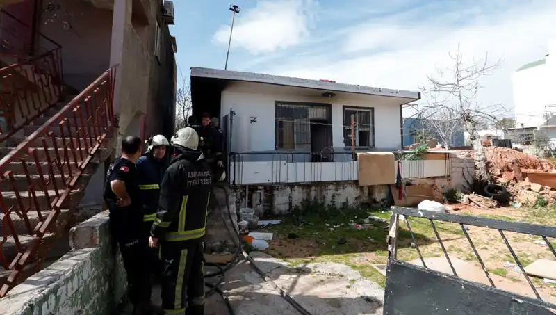 Antalya'da Gecekondu Yangını: Can ve Mal Kaybı Tehlikesi!