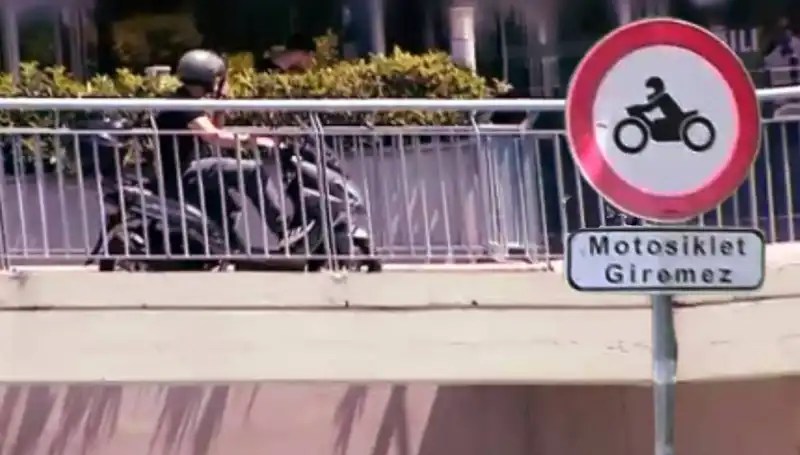Üst Geçitler Motokuryelerin İstilaında: Şehir İçinde Kaos Önlenemiyor!