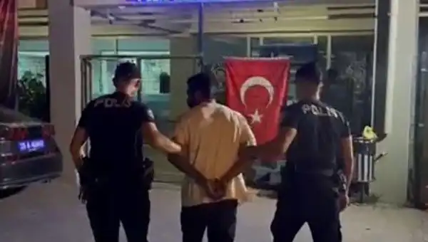 İzmir’de 18 Yıl 9 Ay Hapis Cezasıyla Aranan Firari Suçlu Yakalandı