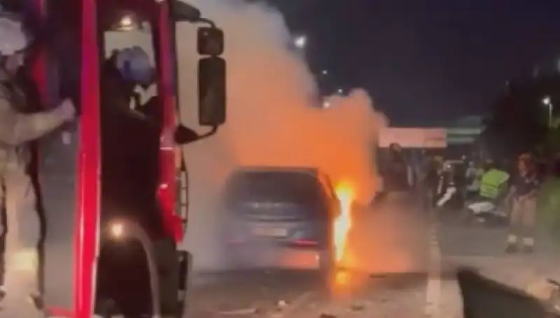 Otoyolda Bariyerlere Çarpan Araç Alev Alev Yandı: Görgü Tanıkları Yaşananları Anlattı