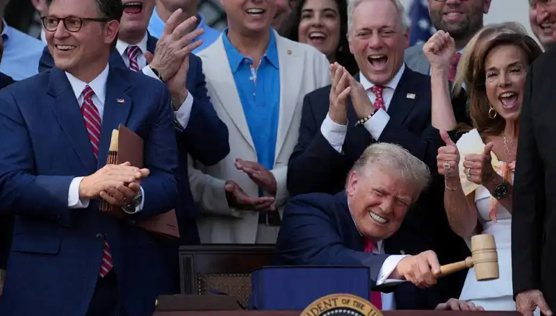 Trump, Ekonomiyi Güçlendirecek "Büyük, Güzel Yasa Tasarısı"nı İmzaladı