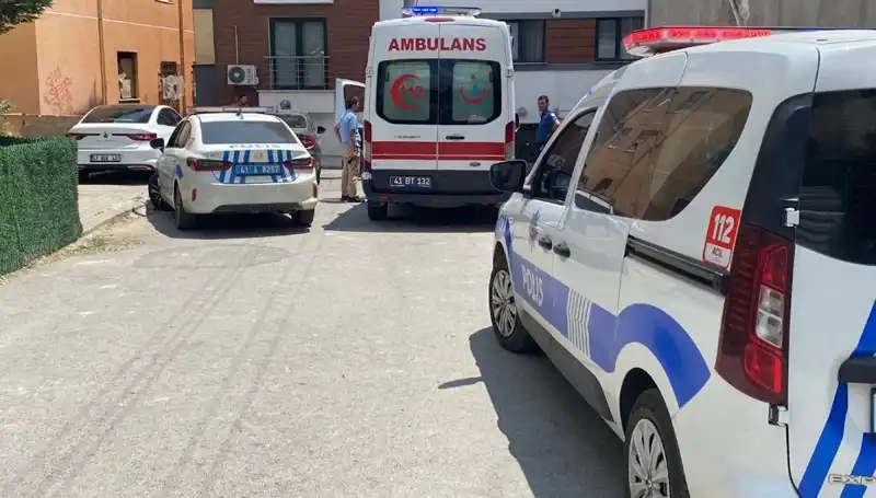 Kardeşler ve Bir Polis Bıçaklı Kavgada Yaralandı: Olayın Detayları