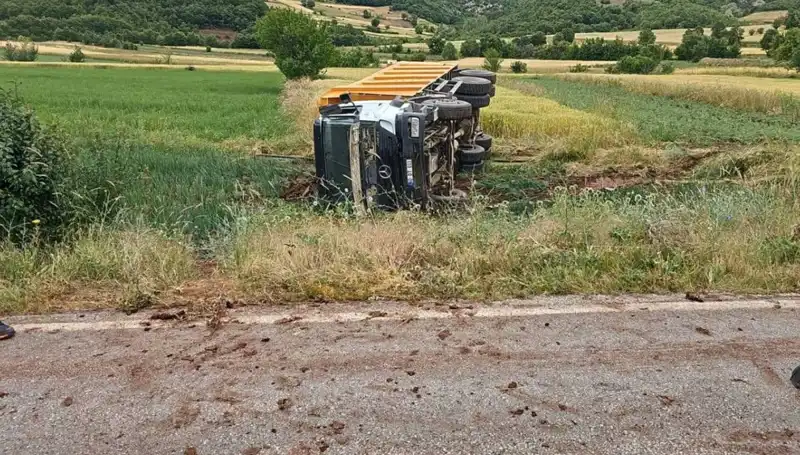 Tokat’ta Feci Kaza: Devrilen Kamyonda Hayatını Kaybeden Şoförün Dramatik Hikayesi