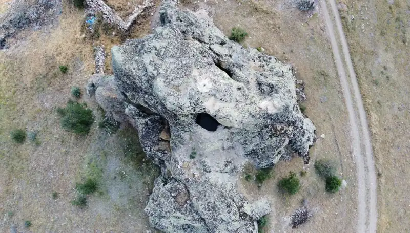 Efsaneleriyle Ünlü Gelin Kayası: Merkeze Sadece 8 Kilometre Uzaklıkta