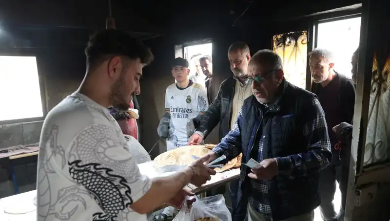 İki Çeşit Ekmek İçin 7 Kilometreyi Göze Alanlar: Yoğunluk Saat 15.00’de Başlıyor!