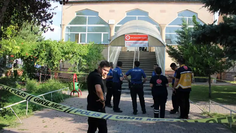 Namaz Kılarken Husumetlisini Acımasızca Öldüren Şahıs Yakalandı