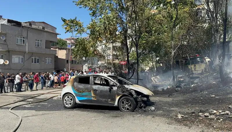 Gecekonduda Patlayan Yangın, Zararlarıyla Gözleri Doldurdu!