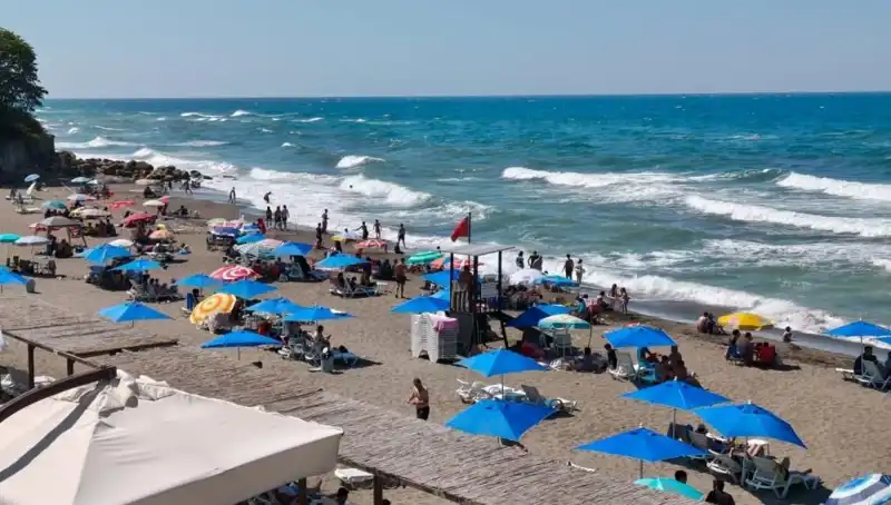 Akçakoca'da Aniden Alınan Deniz Yasağı: Nedenleri ve Etkileri Neler?