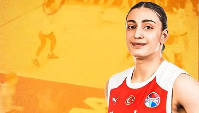 Galatasaray, Üç Yıldız İsimle Sözleşme Yeniledi: Futbolseverler Ne Beklemeli?